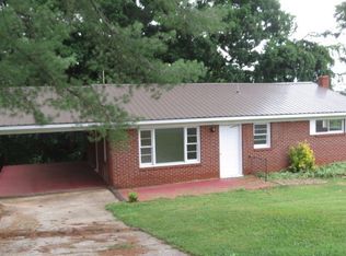 305 Oakhurst Dr, Stuart, VA 24171