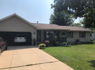 605 Summer Winds Dr, Green Bay, WI 54311