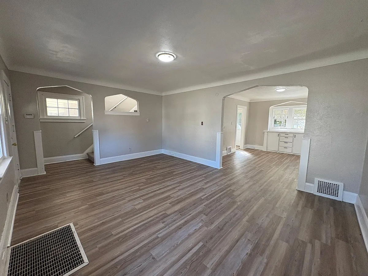 Building Photo - 4155 Mayfield Dr