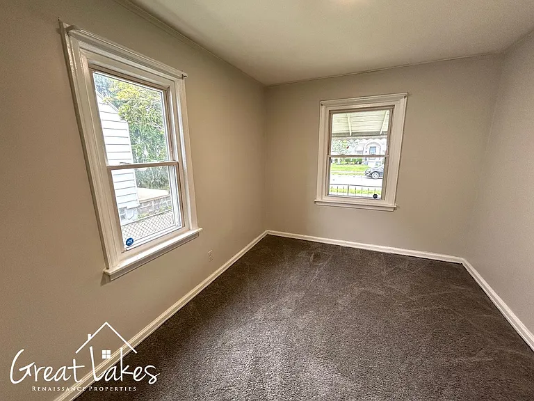 5233 Farmbrook St — Photo 13