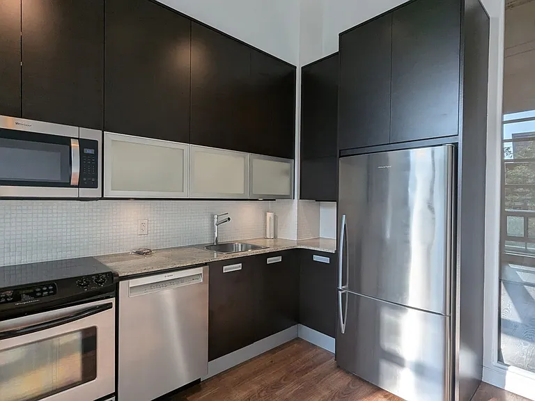 380 Macpherson Ave #215 — Photo 4