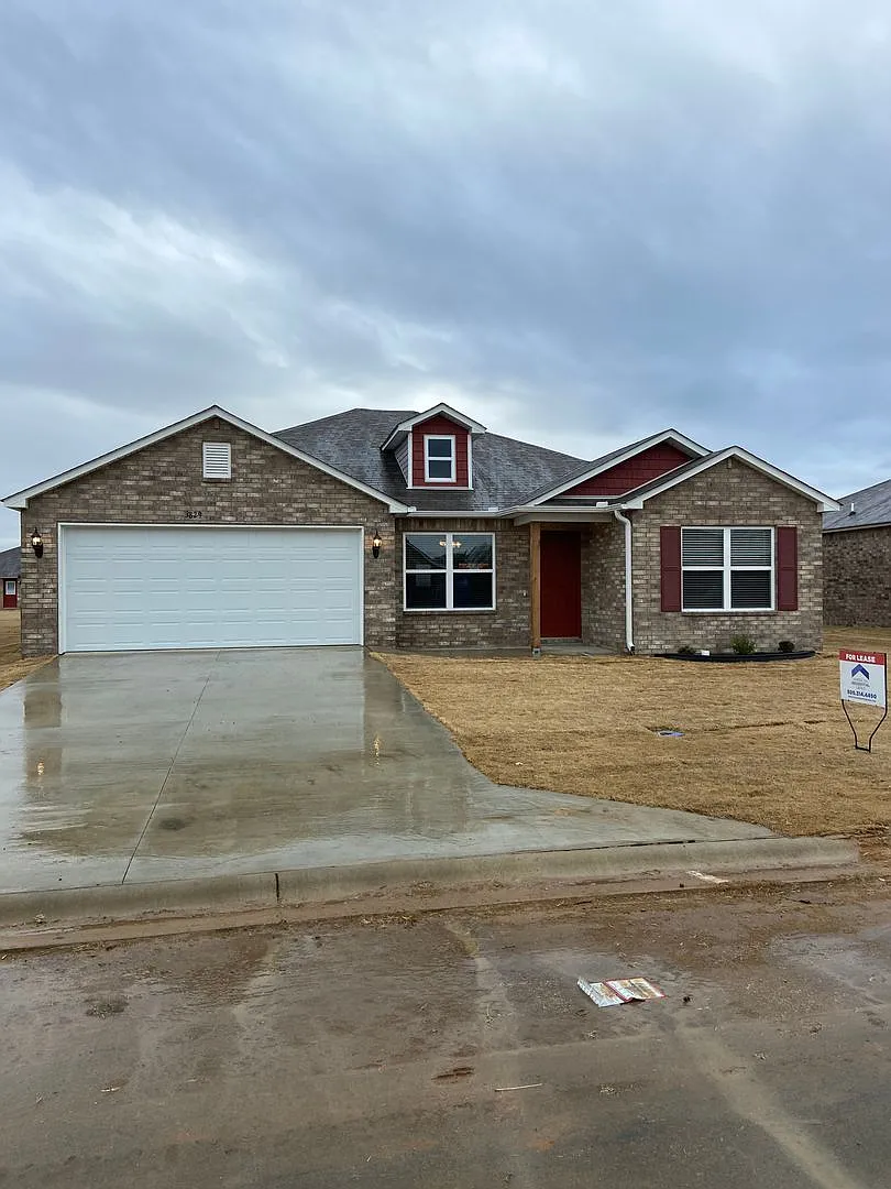Pre-Leasing Now! Secure This Charming 4-Bedroom, 2-Bath Home in Bridlewood — Photo 3