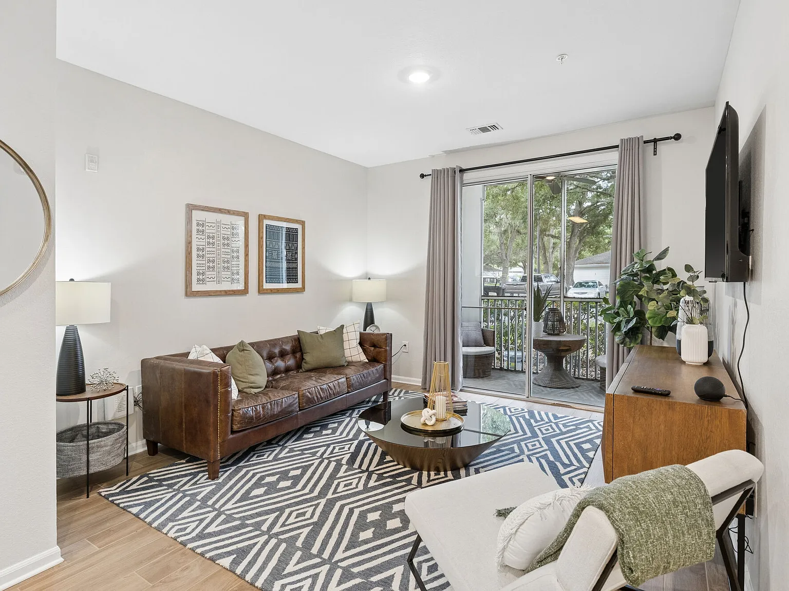 Luxe at 1820 — Photo 4