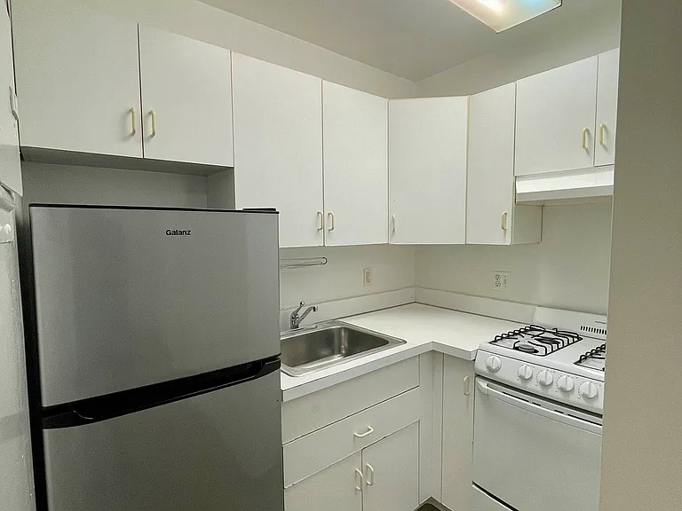 31-15 30th St #1B — Photo 8
