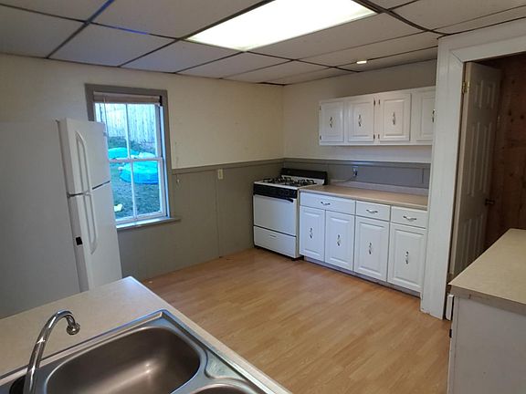 Reverse angle of kitchen