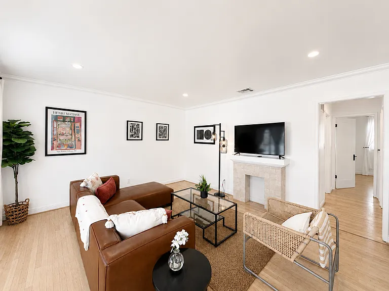 1028 12th St #204 — Photo 5