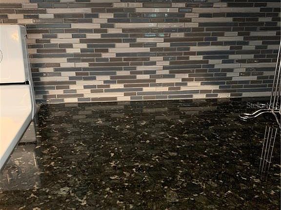 4th image of 5215 Grandview Dr