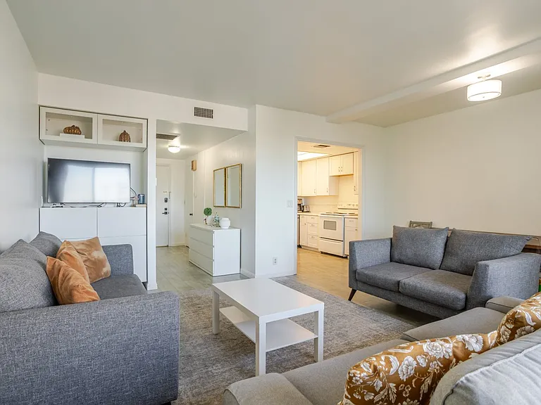 321 S San Vicente Blvd #505 — Photo 9