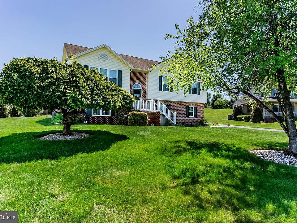1st image of 22 Cobblestone Dr
