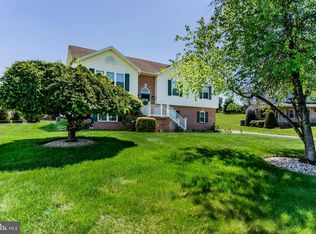 22 Cobblestone Dr, Carlisle, PA 17015