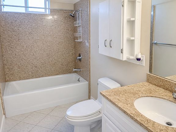5th image of 216 Paramount Dr #1