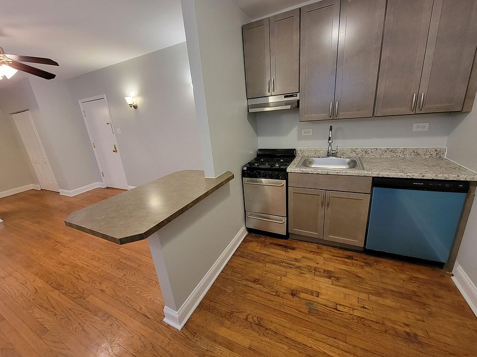 1st image of 1369 W Greenleaf Ave #203-A