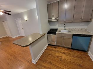 1369 W Greenleaf Ave #203-A, Chicago, IL 60626