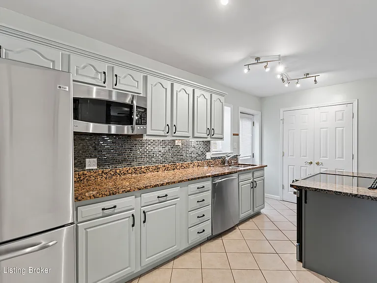 3810 Norbourne Blvd — Photo 10
