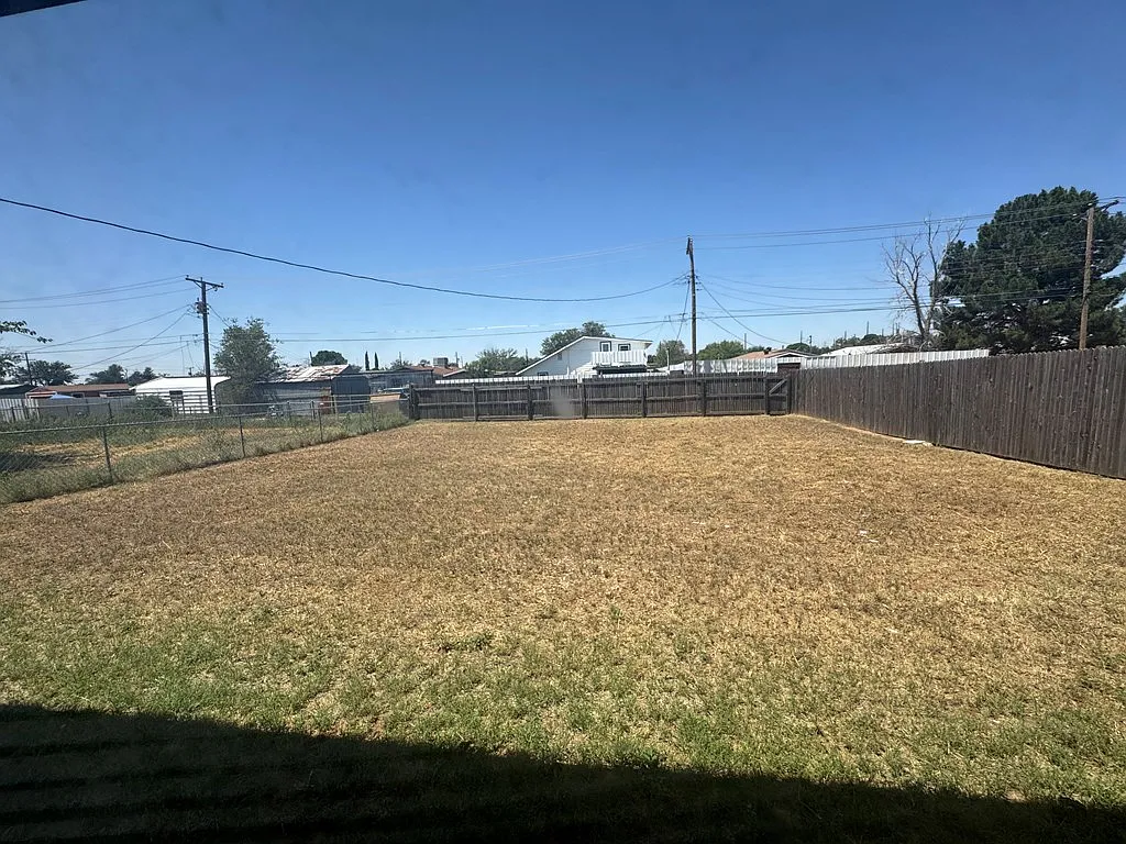 4 bed, 2.0 bath, 1212 sqft, $1,800 — Photo 4