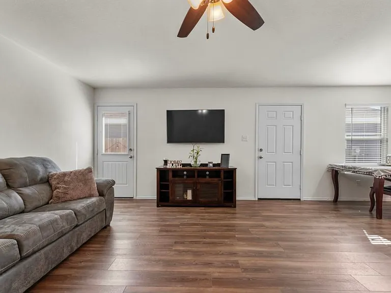 718 Trestle Dr — Photo 7