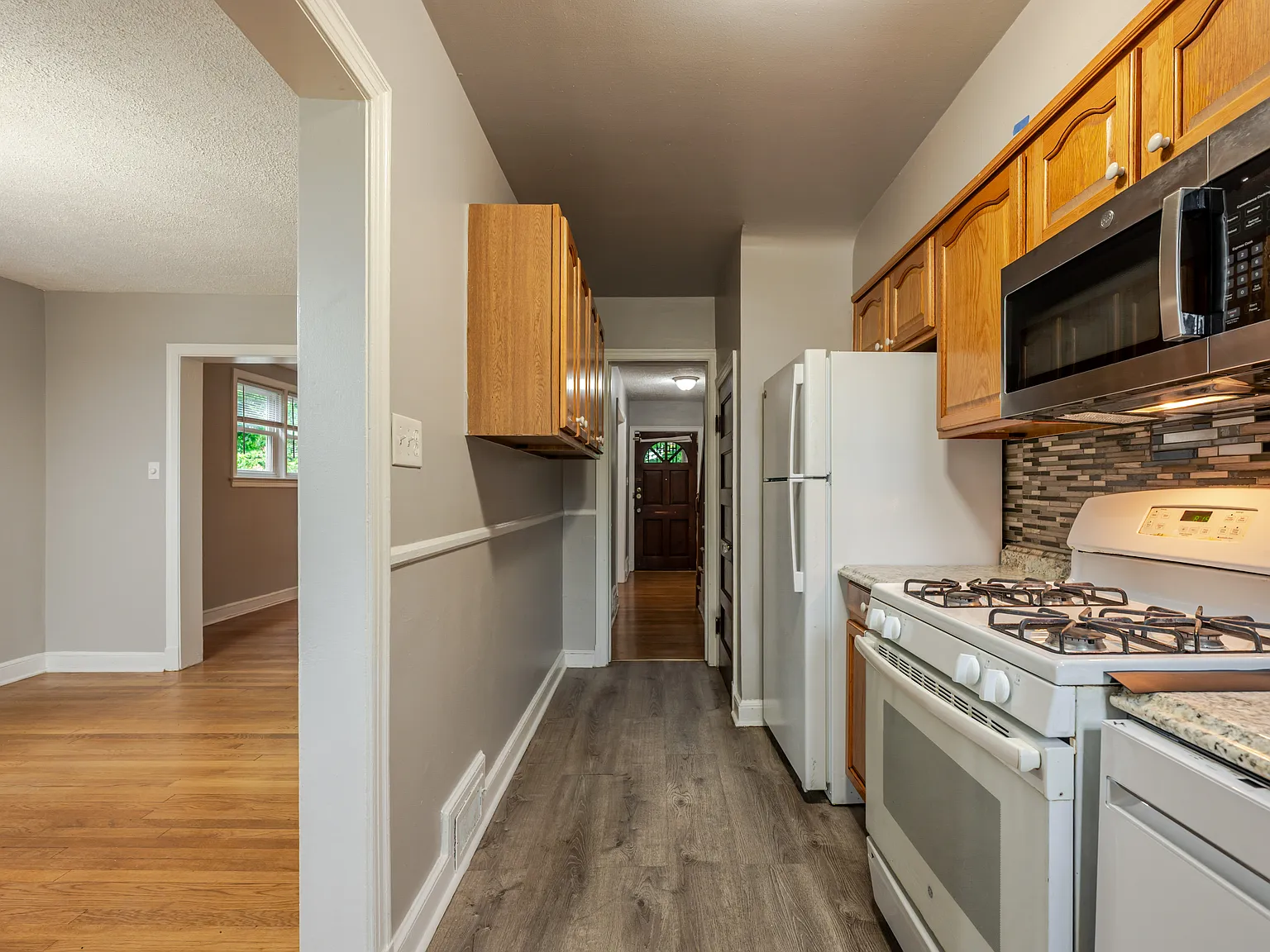 3 bed, 1152 sqft, $3,085 — Photo 4