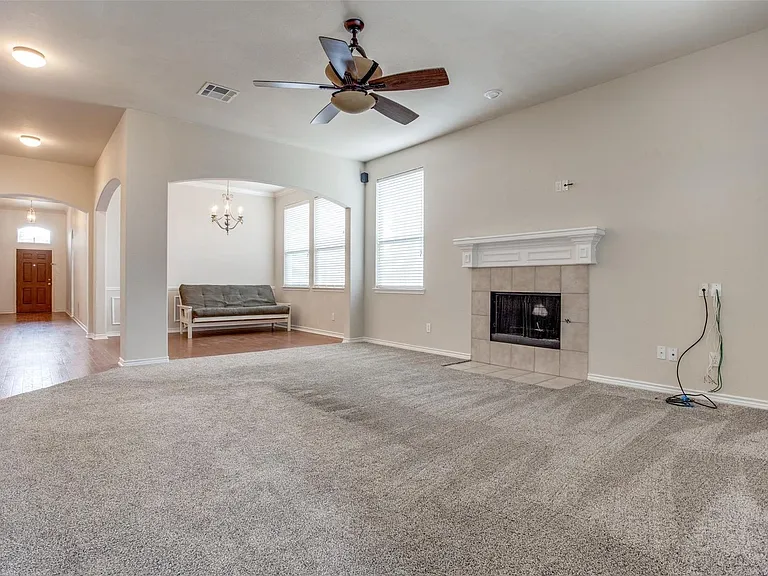 1627 Summerfield Dr — Photo 6