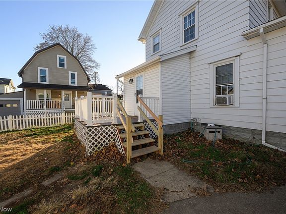 4th image of 219 5th Dr NW