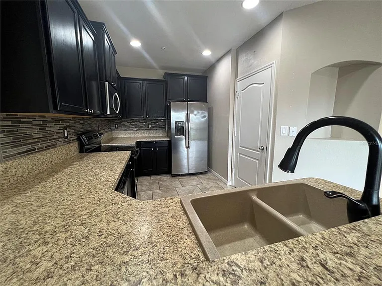 2137 Betsy Ross Ln #2137 — Photo 9