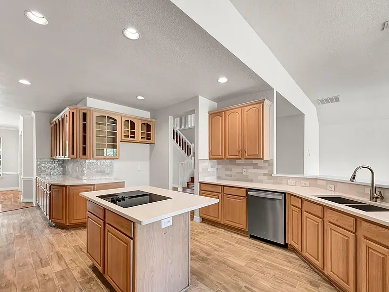 306 Canyon Lake Dr — Photo 12