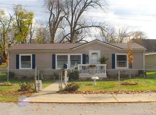902 E 9th St, Jeffersonville, IN 47130