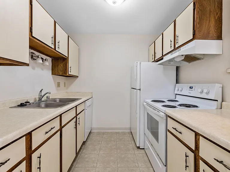 N83W13690 Fond Du Lac Ave #5 — Photo 15