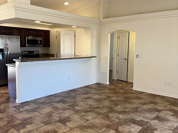 5th image of 687 Thunderbolt Ave