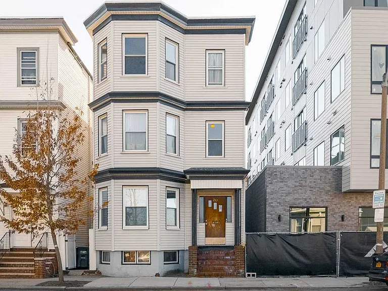 Maverick St — Photo 8