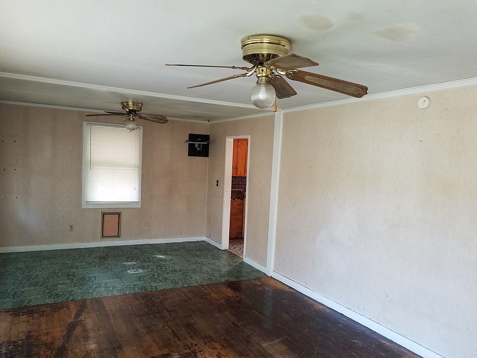 2nd image of 2425 Ruby Dr