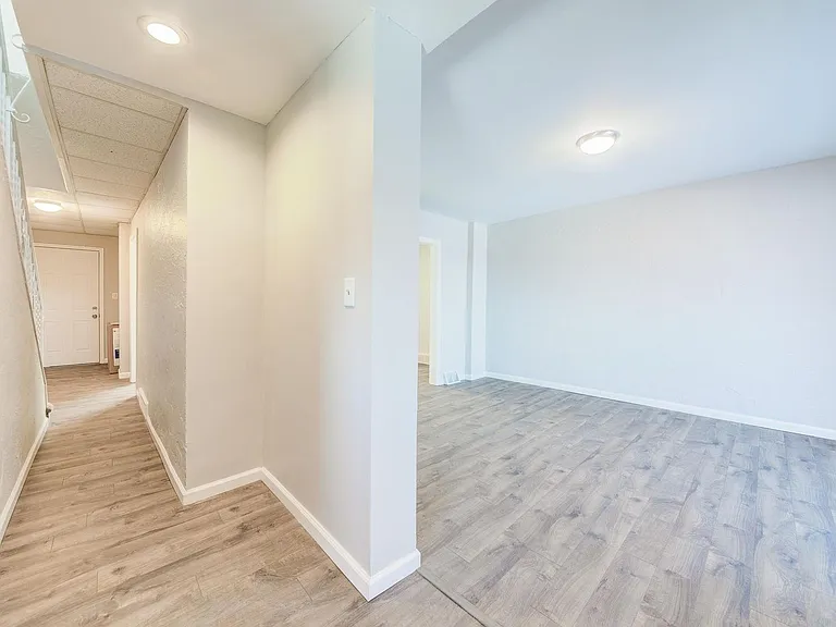 2030 Pioneer Ave — Photo 9