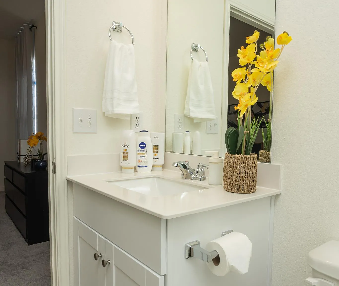 3 bed, 1400 sqft, $3,300 — Photo 2