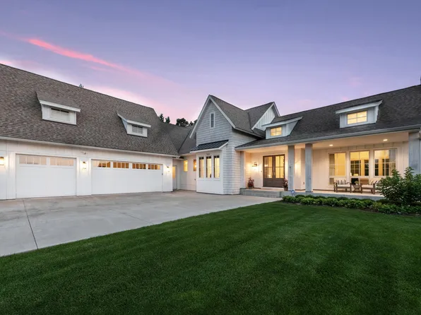 9810 Sky Ln, Eden Prairie, MN 55347