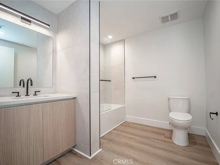 2828 London St #207 — Photo 18