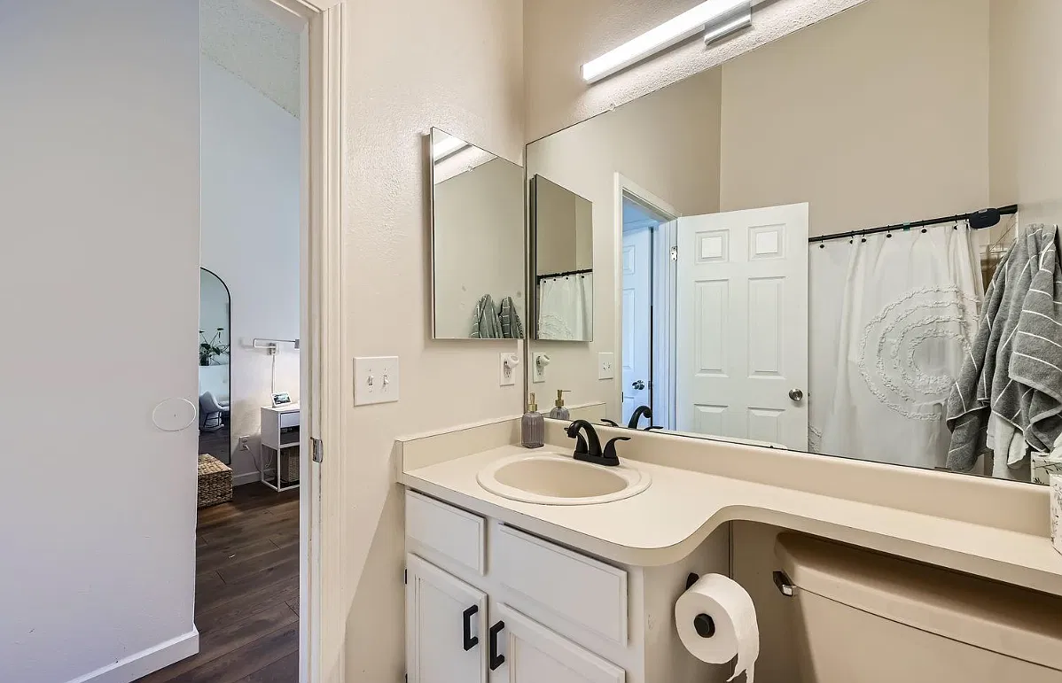 2 bed, 2.5 bath, 1088 sqft, $2,700 — Photo 3