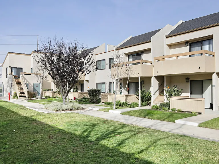 1955 Wallace Ave — Photo 5