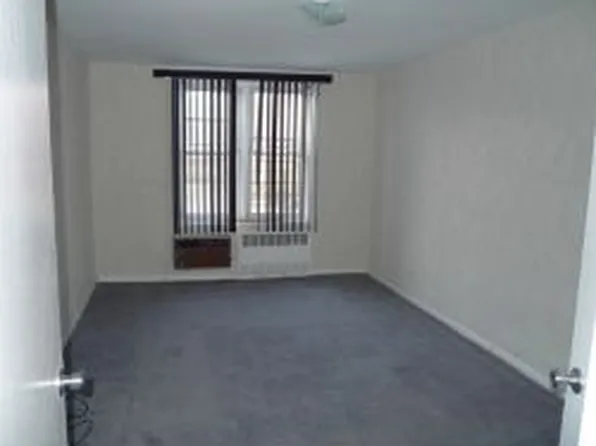 2265 Gerritsen Avenue image 1 of 5