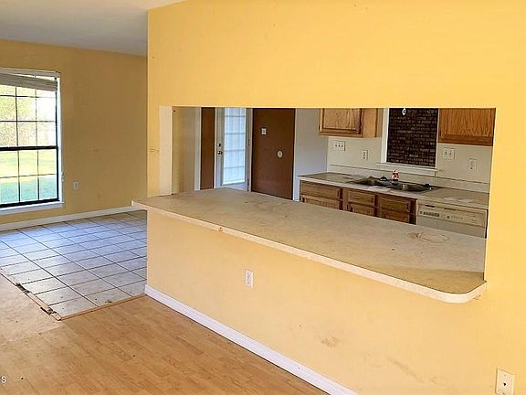 3rd image of 1004 Michelle Dr