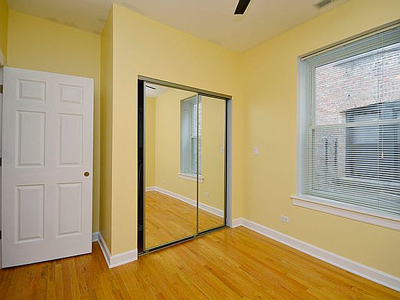 4th image of 4923 N Winthrop Ave #2