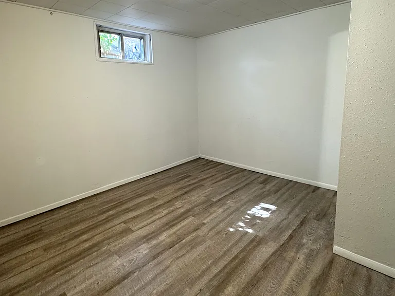 321 S Salem St — Photo 18