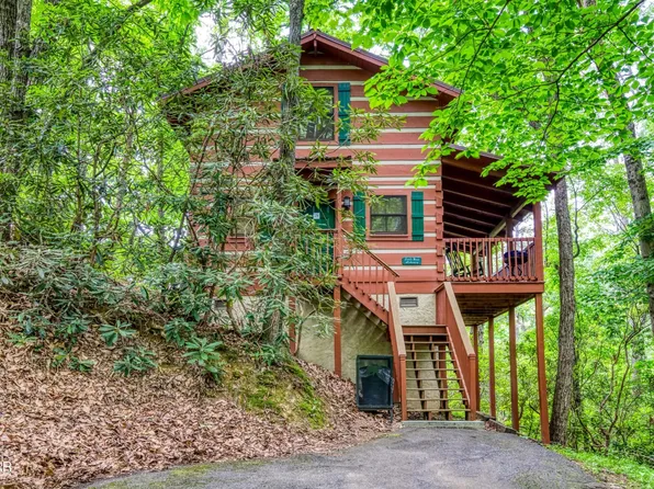 822 Boyd Blvd, Gatlinburg, TN 37738