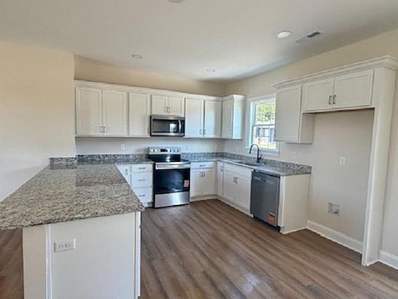 4th image of 608 Lake Rd