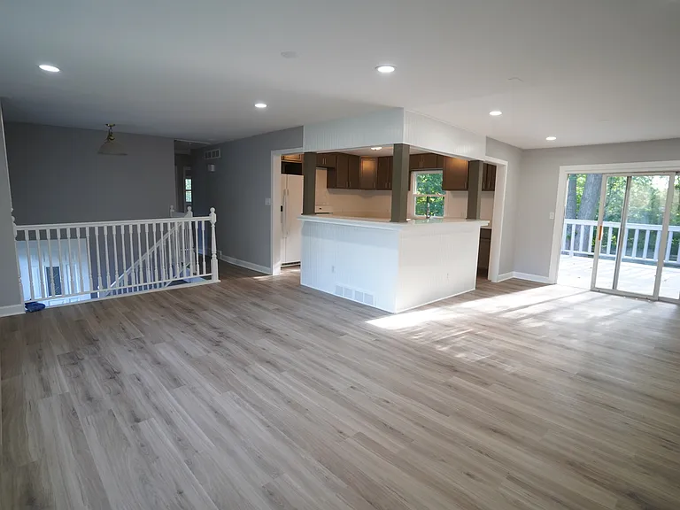 1501 N Freund Ave — Photo 6