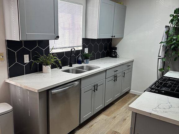 4th image of 3754 32nd St #3