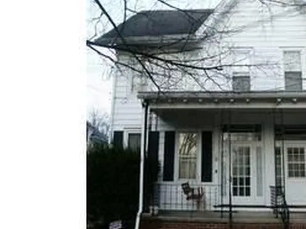 49 Oak St, Salem, NJ 08079