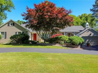 4 Leeward Ln, Rochester, NY 14618