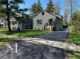 228 S Riverside Dr, Villa Park, IL 60181