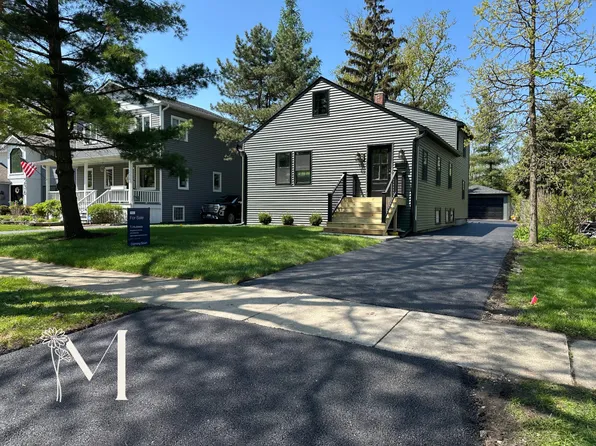 228 S Riverside Dr, Villa Park, IL 60181