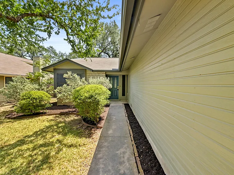 7403 Dallas Dr — Photo 3