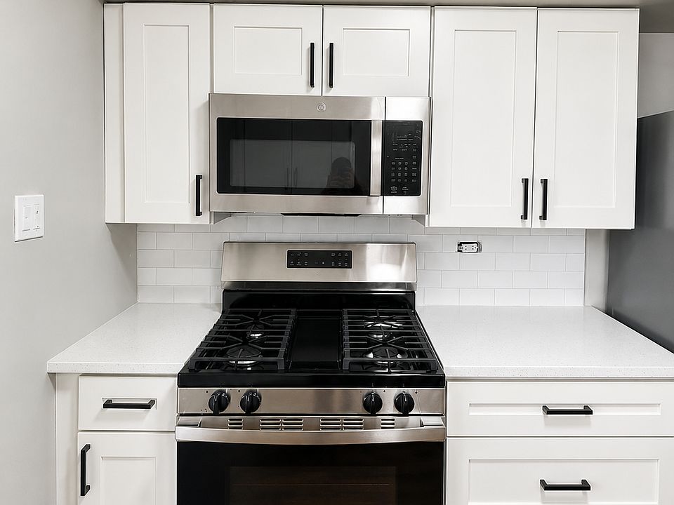 1st image of 820 Center Ave